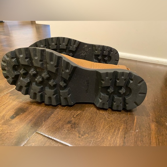 The Citywalk Lugsole Chelsea Boot in Leather Size 8 - Picture 6 of 9